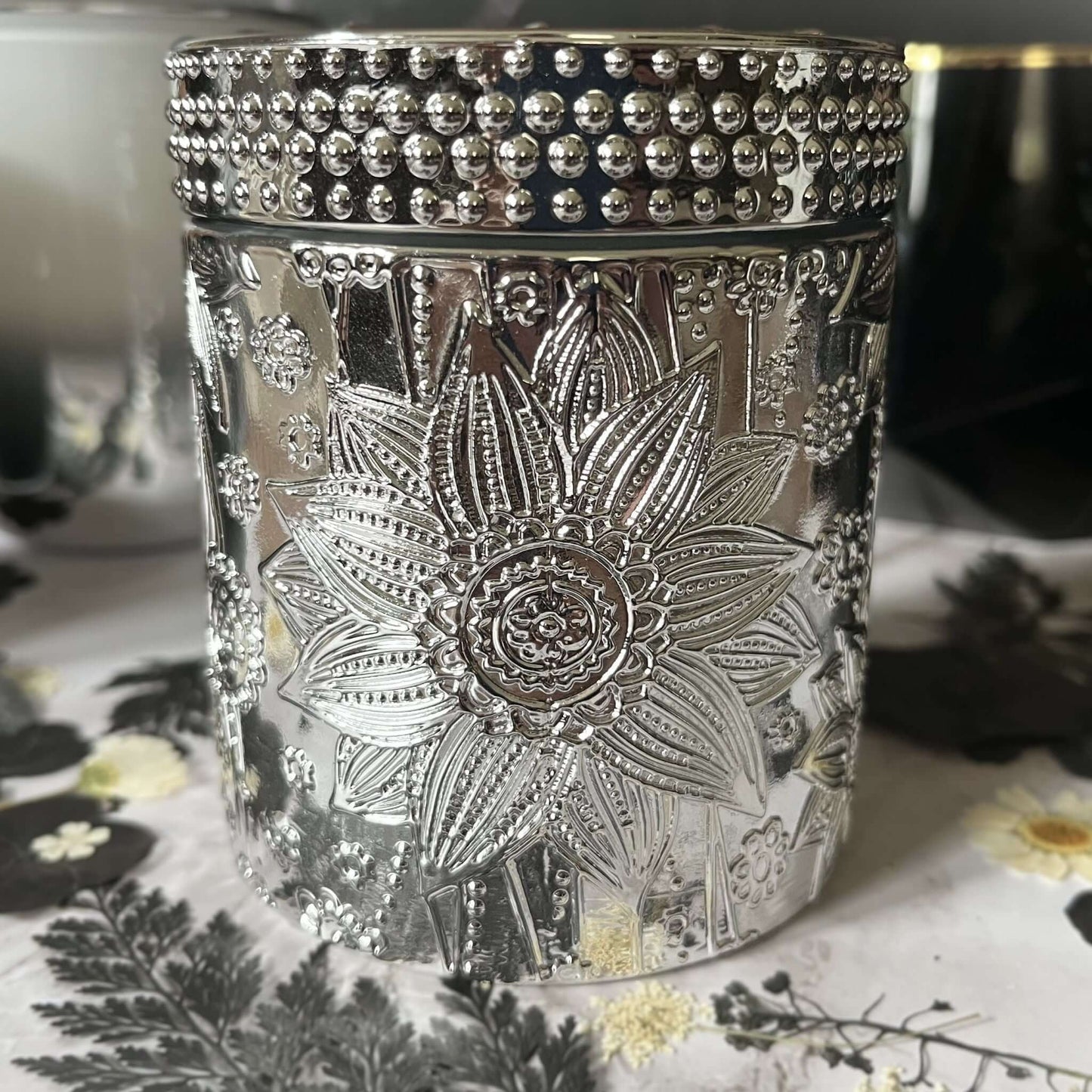 Vanilla Orchid- Metallic Lotus Glass 9.5 oz Candle (Silver)