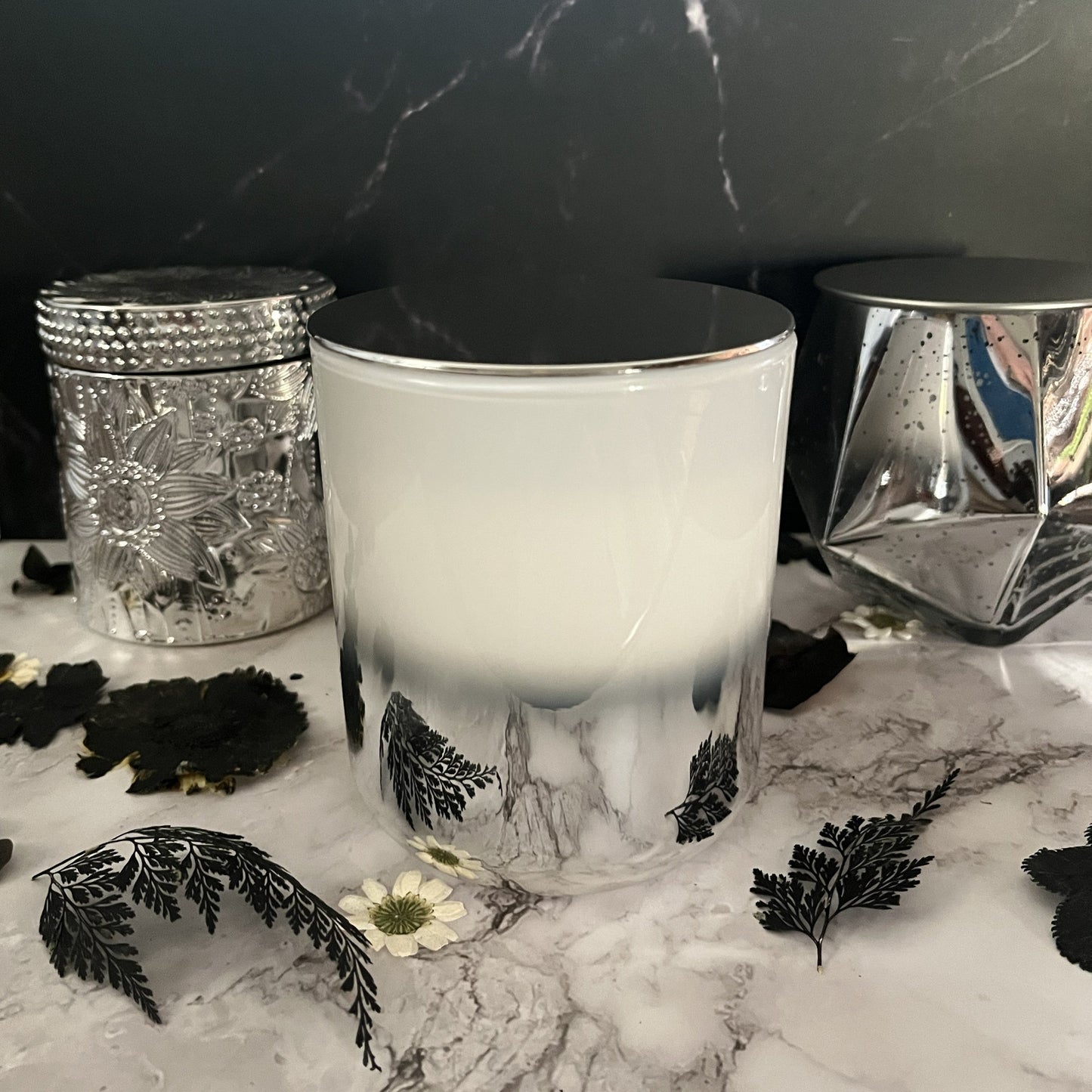 Arctic Ivy- Metallic Ombre Glass 13 oz Candle (Silver / White)