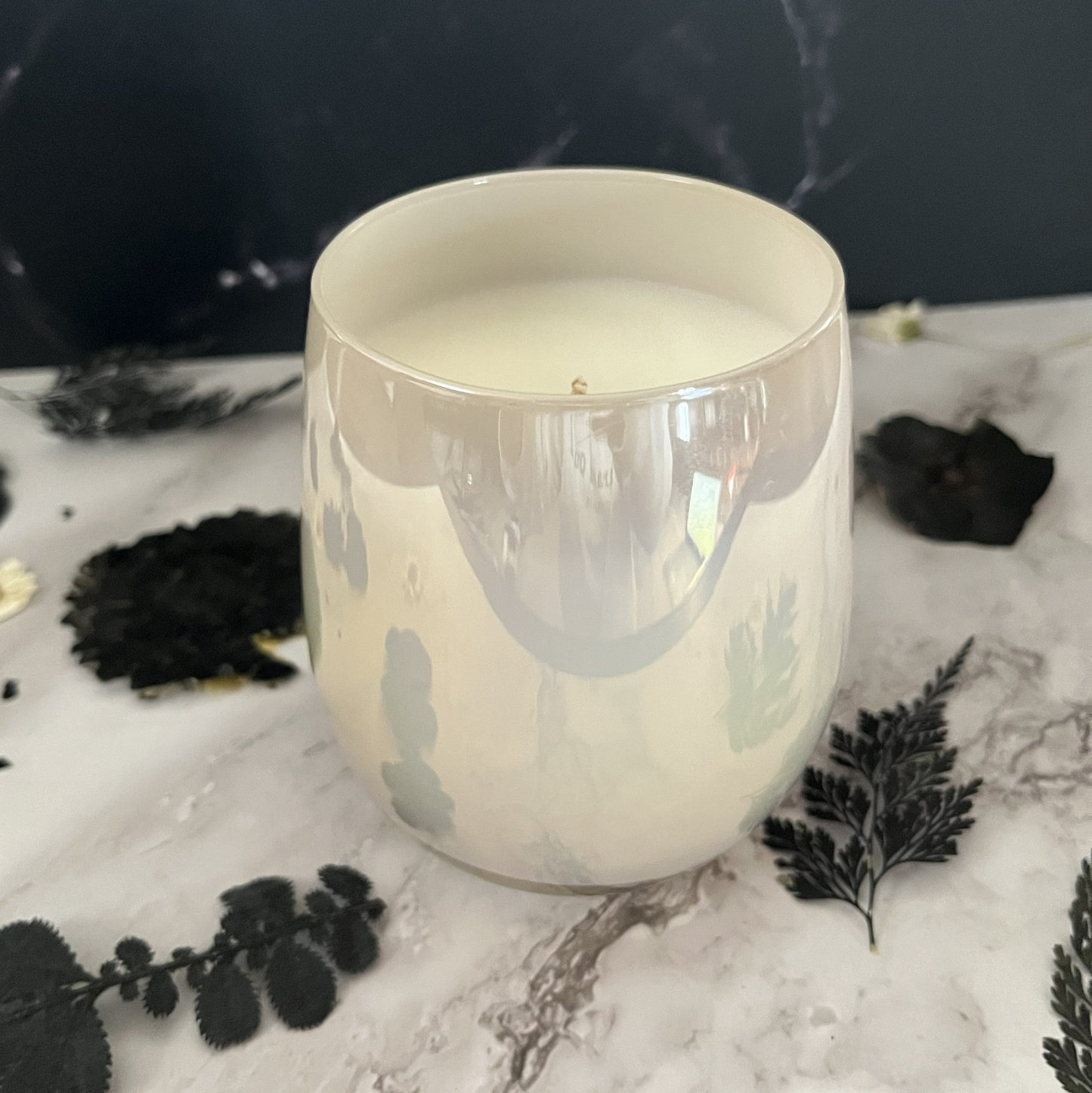 Coconut Milk & Sandalwood- Stemless Wine Glass 9.5 oz Candle (White / Cream)