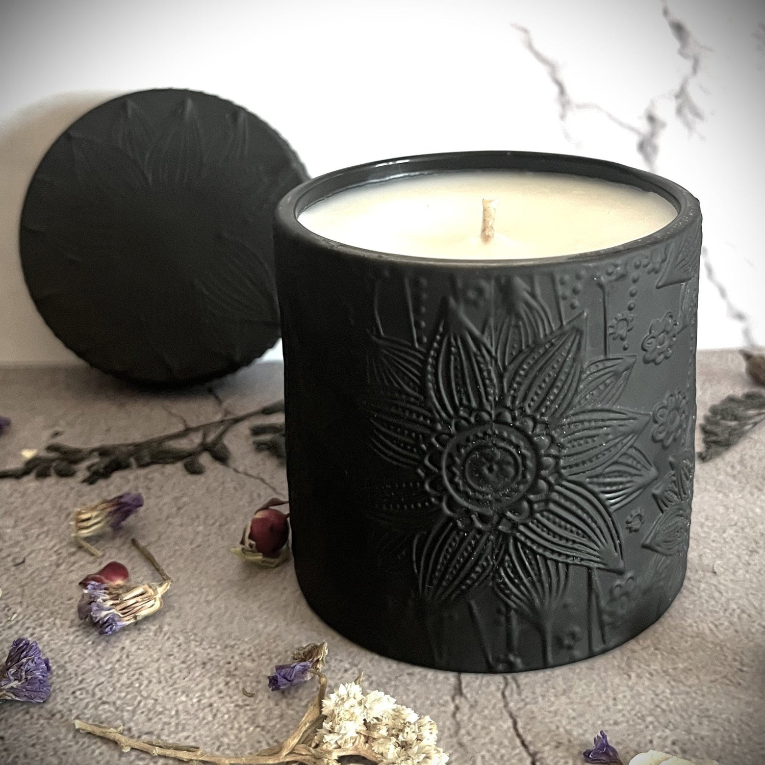 Lotus Glass 9.5 oz Candle (Black)