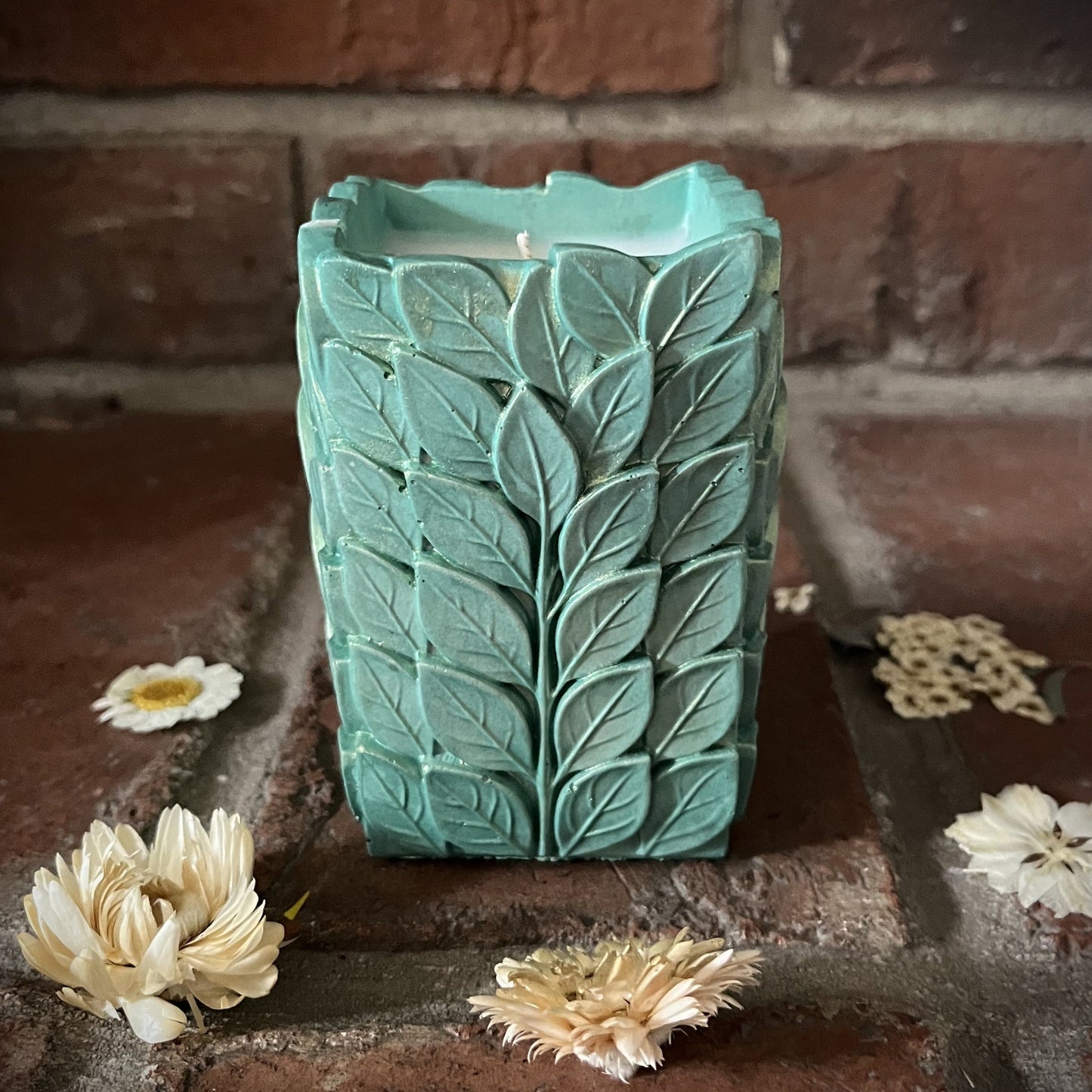 Himalayan Bamboo- Handcrafted Happy Frog and Summer Leaves Concrete/Stone 3.5 oz Candle Set (Green)