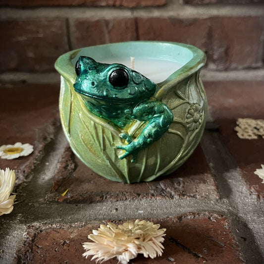 Himalayan Bamboo- Handcrafted Happy Frog and Summer Leaves Concrete/Stone 3.5 oz Candle Set (Green)