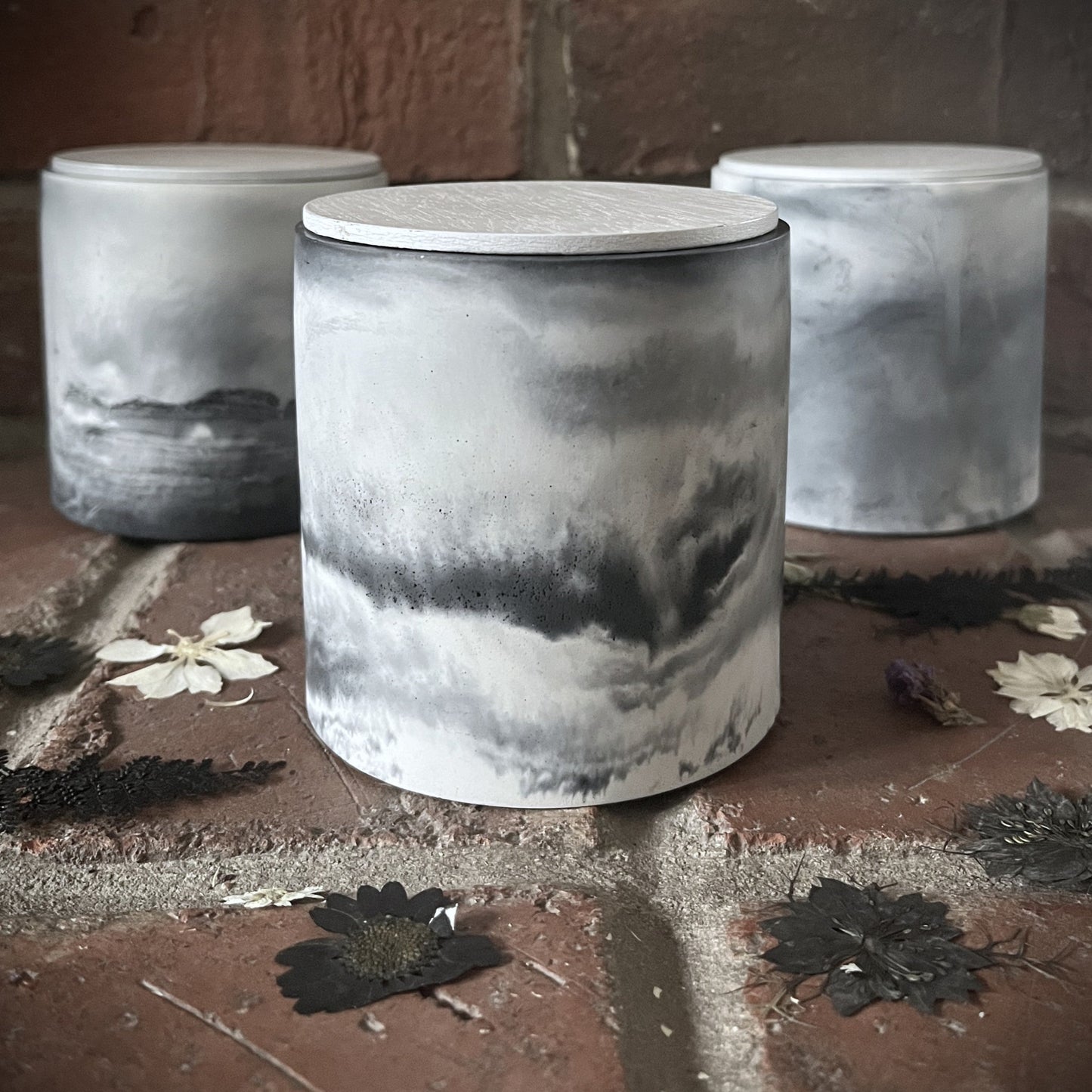 Himalayan Bamboo- Handcrafted Silk Clouds Cement 8.5 oz Candle (Silver/White/Black)