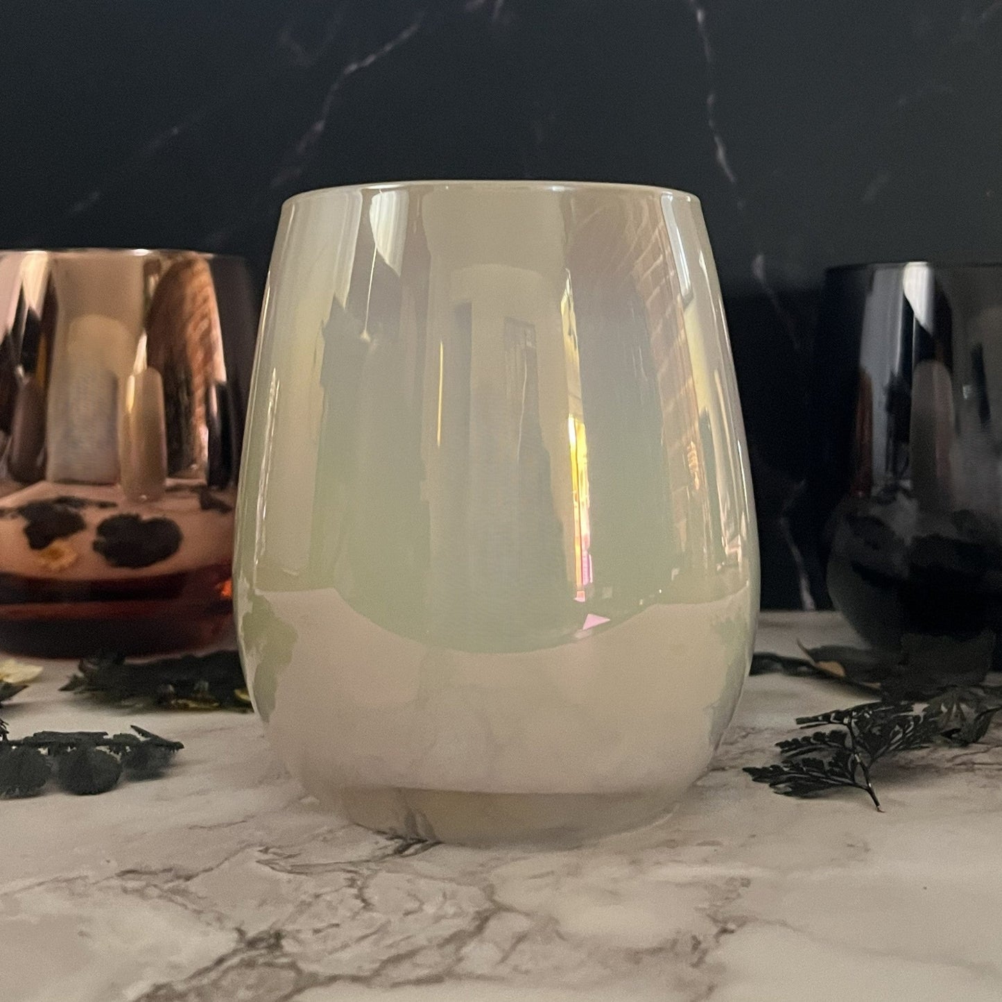 Cardamom & Cream- Stemless Wine Glass 9.5 oz Candle (White / Cream)