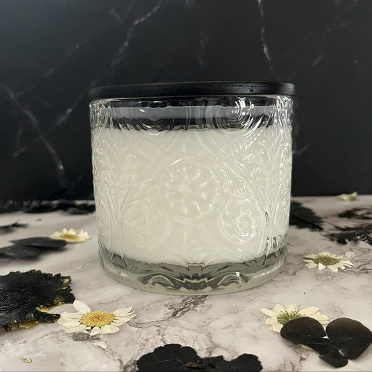 Arctic Ivy- Stately Illuminator 11.5 oz Candle (White / Clear)